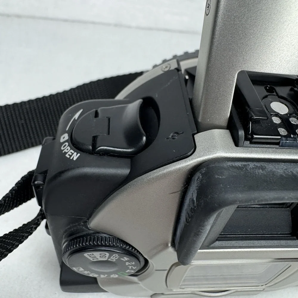 CANON EOS IX 35mm SLR Film Camera -‎ Silver